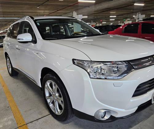 MITSUBISHI OUTLANDER 3.0 GT 4X4 V6 24V GASOLINA 4P AUTOMÁTICO MITSUBISHI OUTLANDER 3.0 GT 4X4 V6 24V GASOLINA 4P AUTOMÁTICO